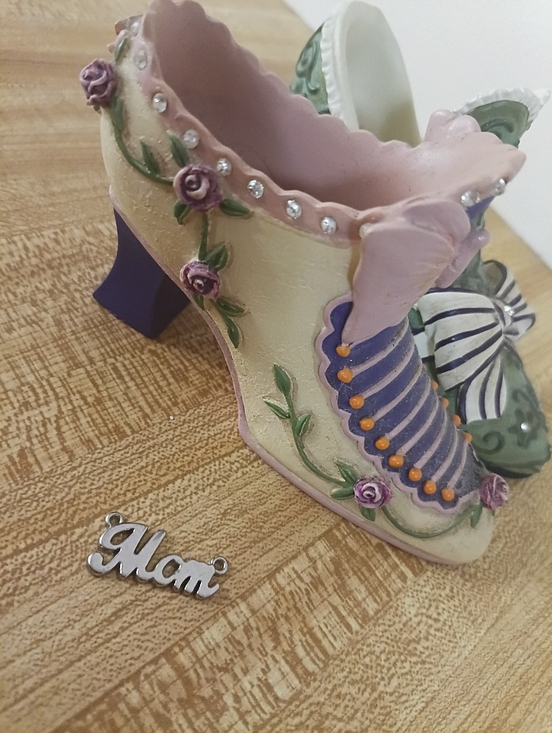Jewelry - Silver 'Mom' Script Charm Pendant